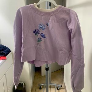 Top Stitch | Light Purple Cropped Sweater w/ Butterfly | Size: XL